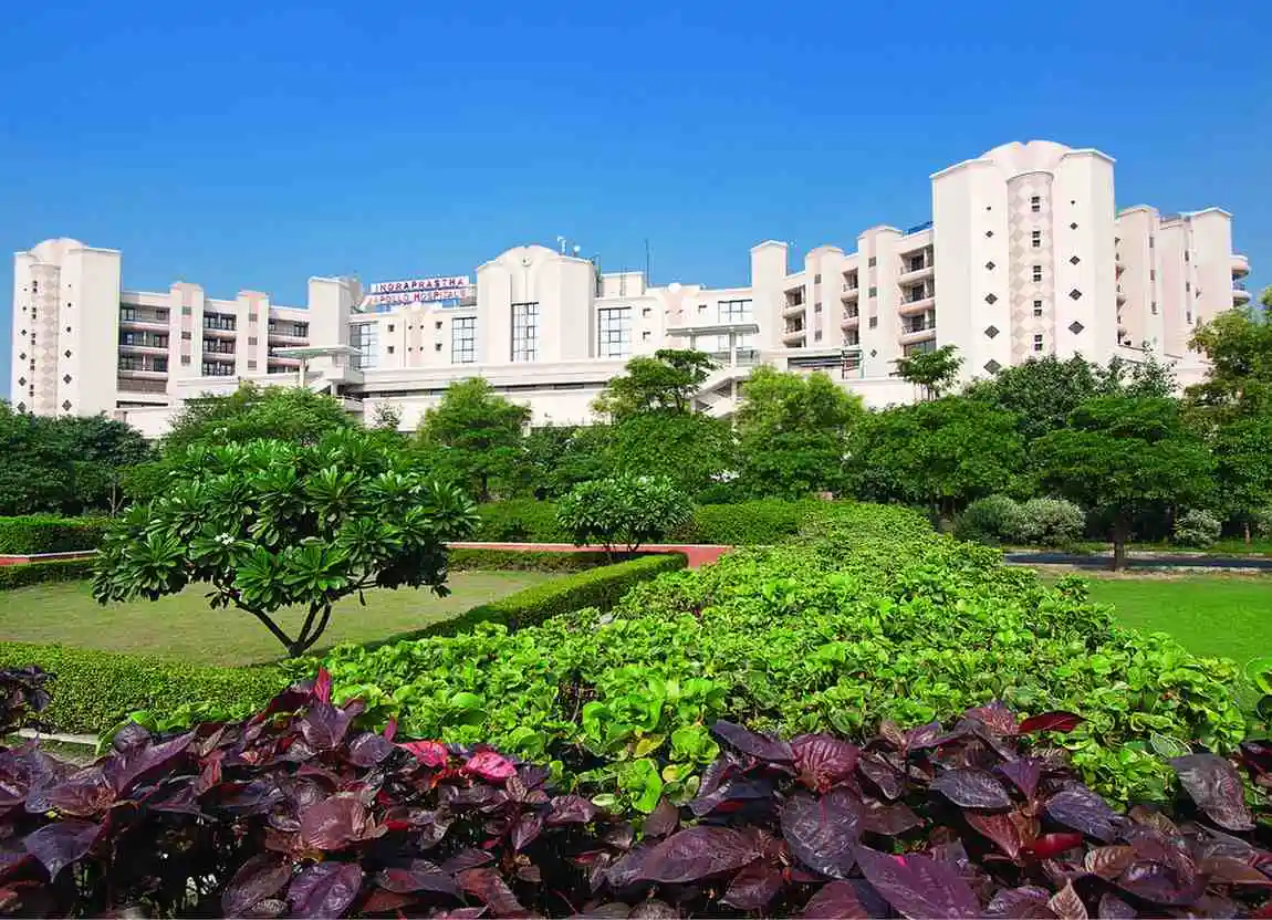 apollo delhi hospital medical team